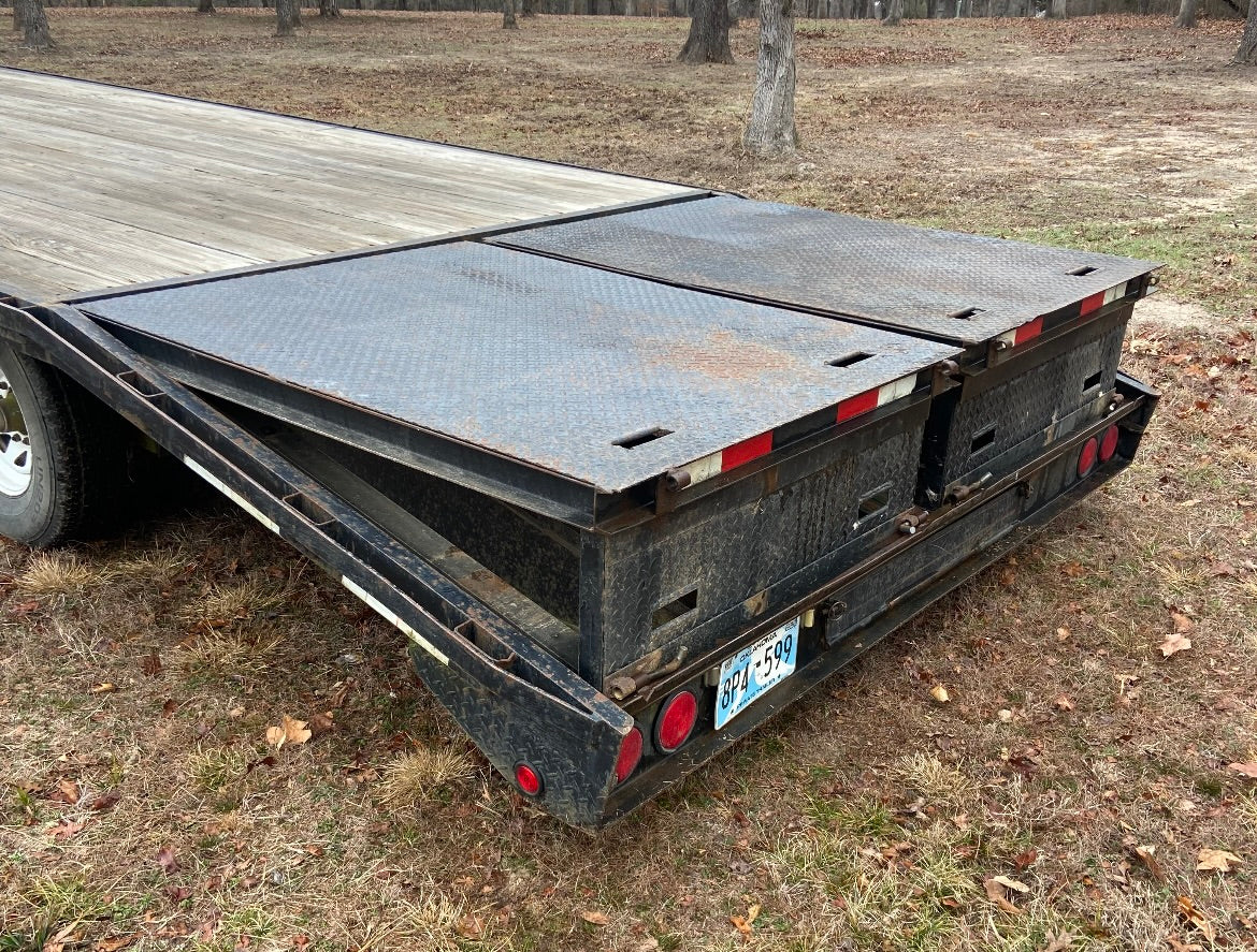 25ft Gooseneck Flatbed Dovetail